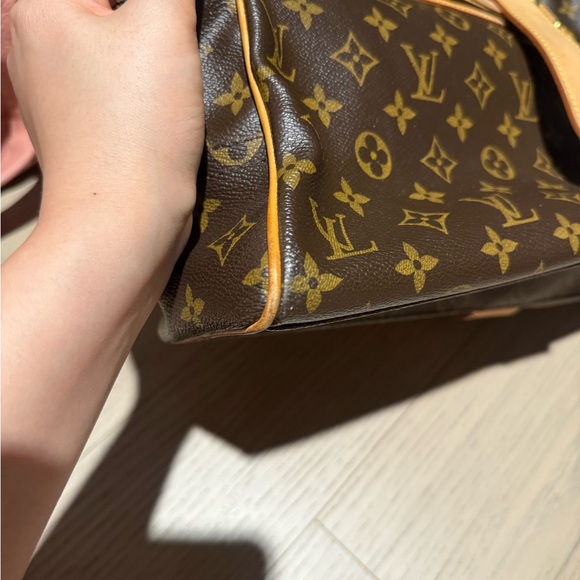 Louis Vuitton Monogram Manhattan GM - Picture 14 of 15